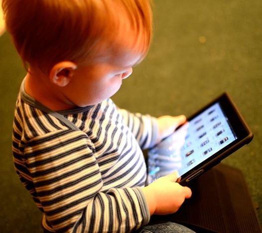 1318child_mobile_device.jpg